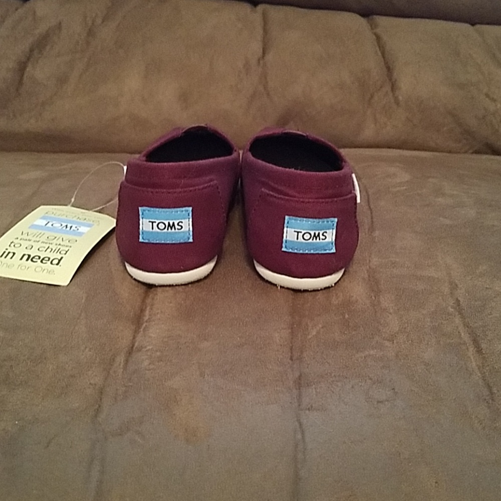 Brand new Tom's red mahogany
